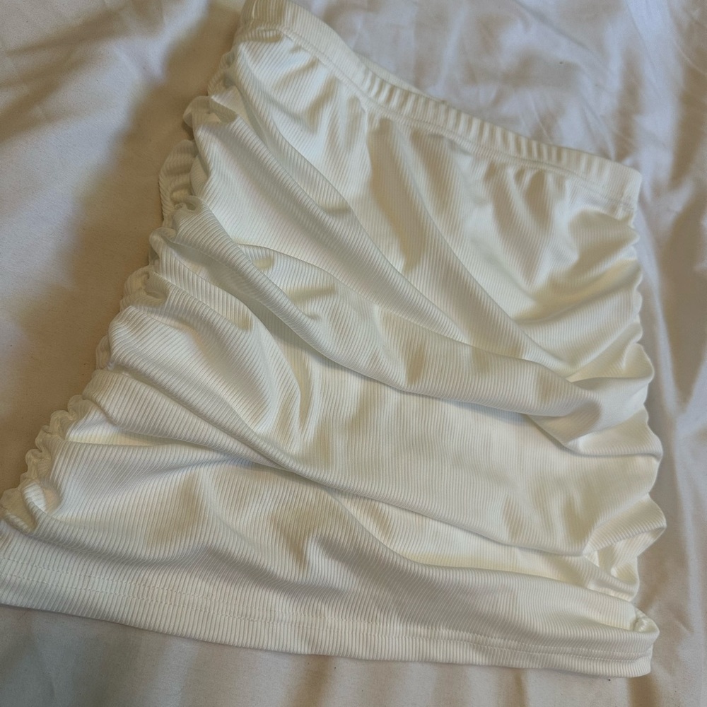 Ruffled white mini skirt - Picture 2 of 3